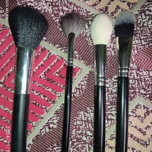 12 Face And Eyes Brushes With Storage Bag