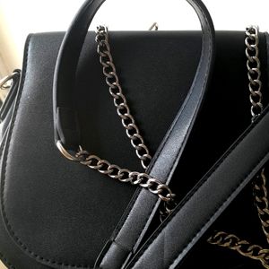 Black Sling Bag Good Condition