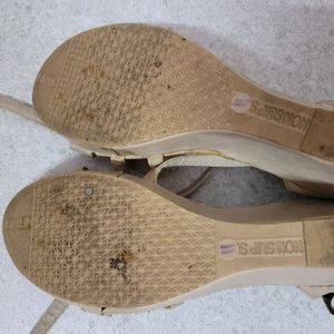 Highly Used Sandles