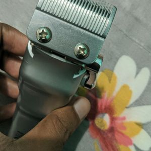 Beautiful #Vintage Hairstyle #Trimmer