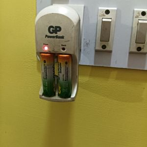 GP 4 Battery charger