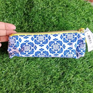 Estee Lauder Pouch