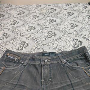 Fashionable Jeans For Girls