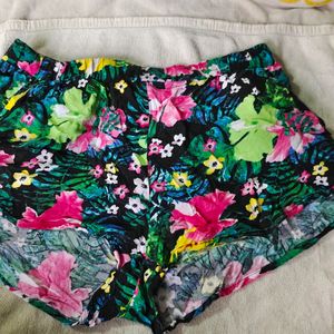 CUTE FLORAL PRINT SHORTS