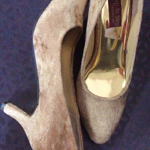 Golden Heels 👠👠 New Excellent Condition