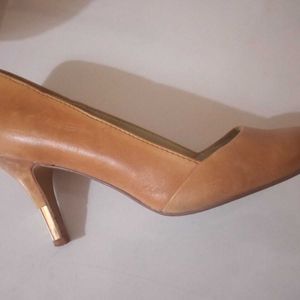 Aldo Solid Tan Pumps/heels