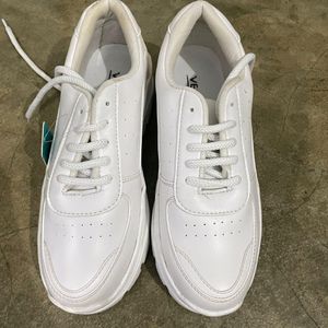 new white sneakers (womens)