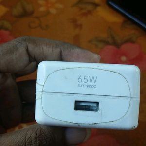 One Plus Super Vooc Charger 65 Volt