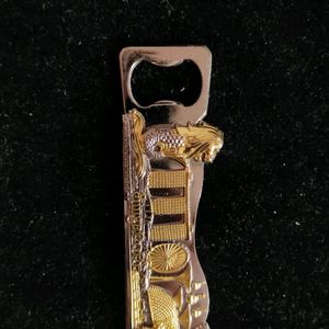 Singapore Brand Bottle Opener Wit Magnet