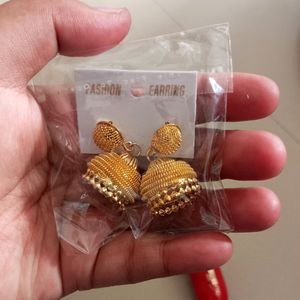 Free Gift Available ✅ 🎁 Earring And Lipstick 💄