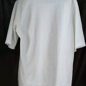 T-shirt With Round Neck And Half Sleeve..