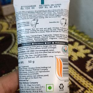 Himalaya Pollution Detox Charcoal Face Scrub