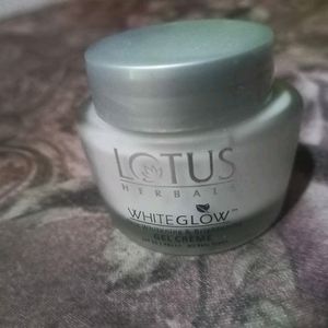 Lotus Skin Whitening And Brightening Gel Cream