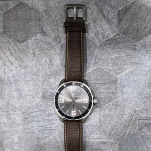 Fastrack Quartz Analog Grey Dial Leather Strap