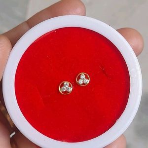 Beautiful New Shaining Stone Studs 2 Pairs