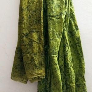 Kurta Dupatta & Salwar Set No flaws at all. In good condition.