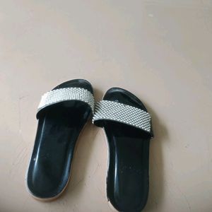 Lovely Black Sandals With Moti