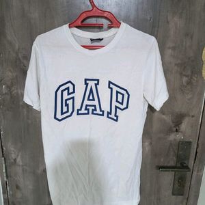 Men's Gap  Tshirt 🧡