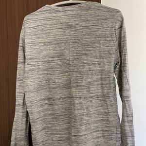 H&M - V-Neck Strechable Shirt