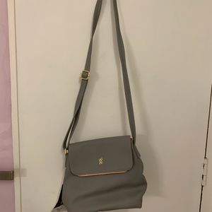 baggit sling bag with adjustable strap