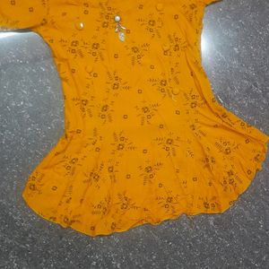 Beautiful Yellow Top. It Will Fit Size M AND L