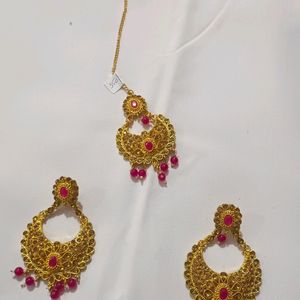 Earings With Maang Tikka