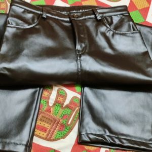 LEATHER PANTS