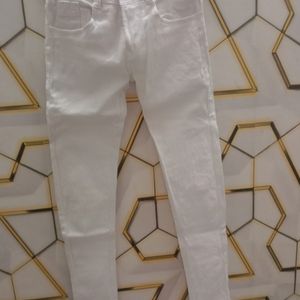 WHITE JEANS