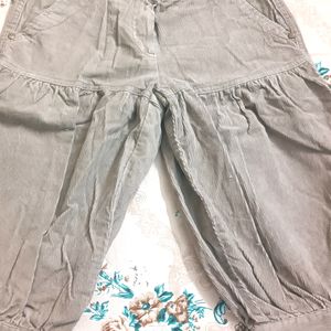 Unique Stylish Shorts Come Capri