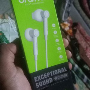 Araimo Earphone With 6months Warrenty