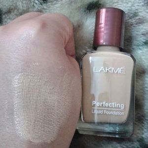 Lakme Perfecting Natural Shell Liquid Foundation