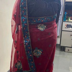 RED NET SAREE WITH BIG EMBROIDERED FLOWERS