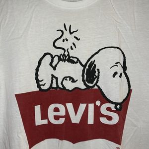 Levis Tshirt ft.Snoopy