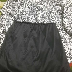 A Stylish Black and White Printed Crep Skirt