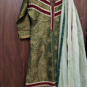 Beautiful Function Wear Kurthi Dupatta Set