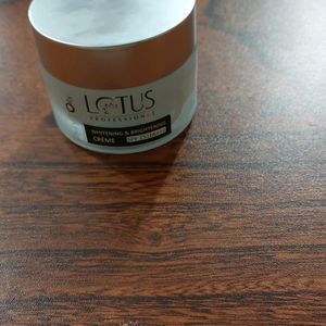 Lotus  Professional....cream