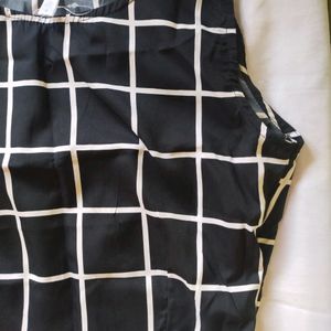 Black and White Grid Pattern