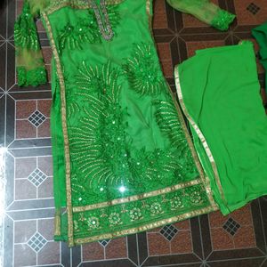 Beautiful Heavy Embroidery Kurti With Legi Dupatt