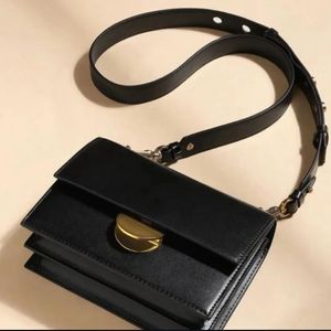 Charles & Keith Sling Bag 🖤