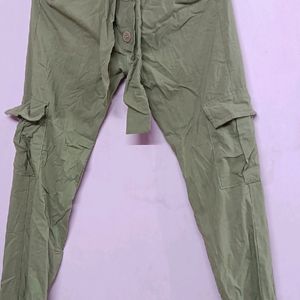 Korean Olive Pants 🍏