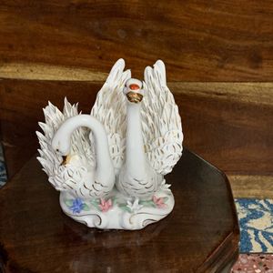 Price Drop!White Swan Couple Showpiece