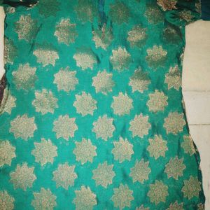 Beautiful Sea Green Golden Flower Kurti! 💚