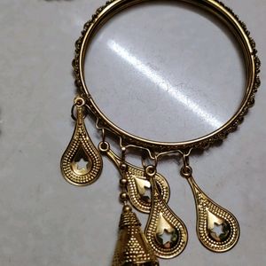 Bangle With Hangings