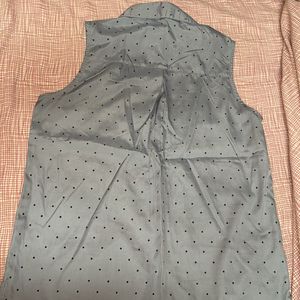 Sleeveless shirt