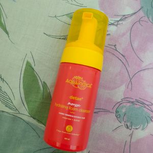 Aqualogica Detan Mousse Hydrating Foam Cleanser