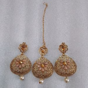 Maag Tikka With Earrings Set