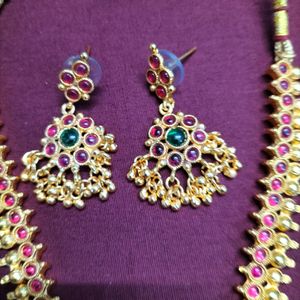 Beautiful Jewellery Set - Necklace And Earrings