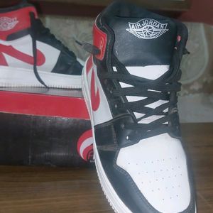 Air Jordan Sports Shoes In A New Condition