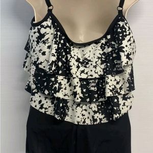 Frilled Black & White Swim Suit 🥳🥳🙌🙌