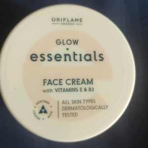 Glow Essential Face Cream with Vitamin E & B3